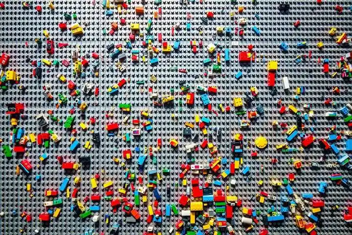 How Many LEGO Pieces for a Mosaic of a Given Size? Cost Estimate